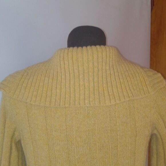 Merigold Yellow Waist Crop Cardi - Picture 4 of 6
